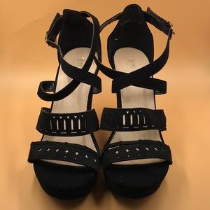 NEW TOP Moda Black Wedge